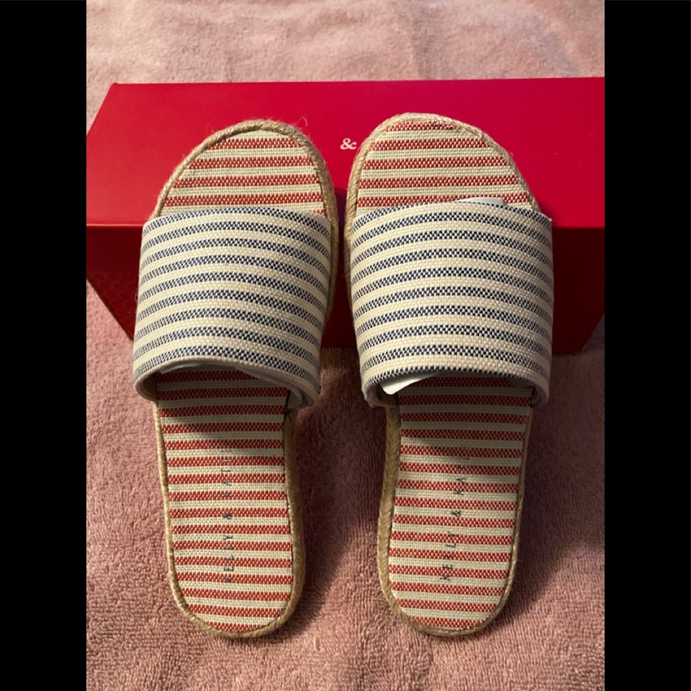 Kelly & Katie Striped Sandal. Size 6. NIB